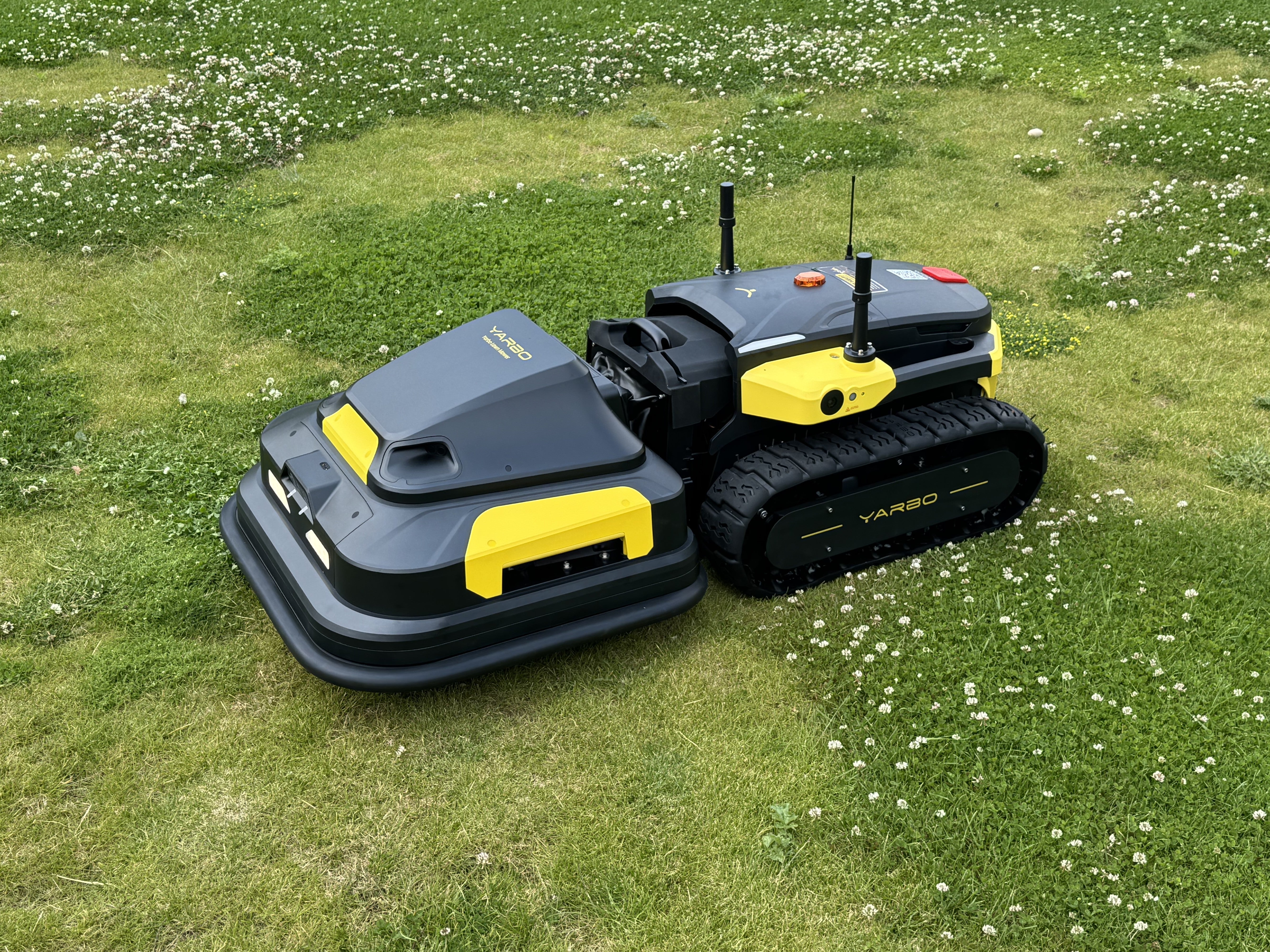 YARBO Mähroboter Set – Core Steuereinheit mit Lawn Mower Modul für bis zu 25.000 m² Rasen, 50 cm Schnittbreite